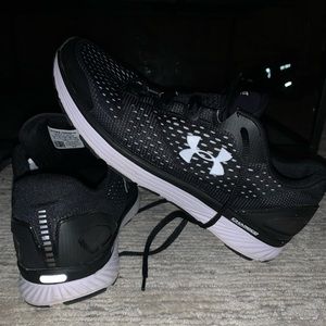 UNDER ARMOUR WOMEN’S BANDIT SIZE 10 BLACK
